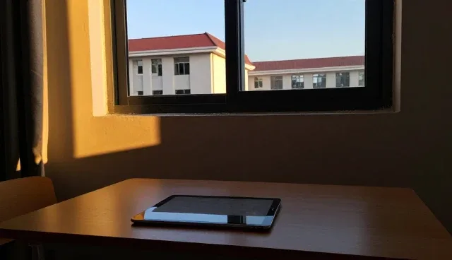 安装调试流程中的人员专业性对运维效率的影响